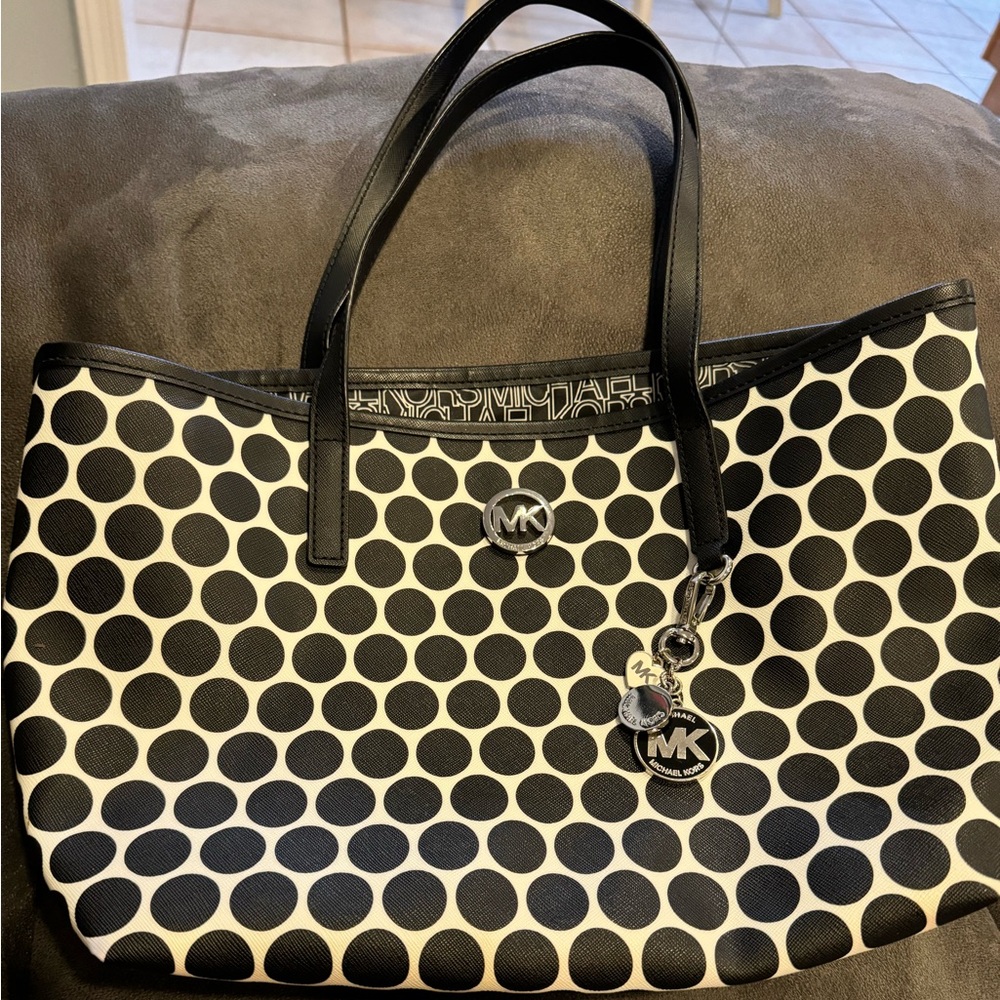 MICHAEL Michael Kors tote bag white background with black polka dots